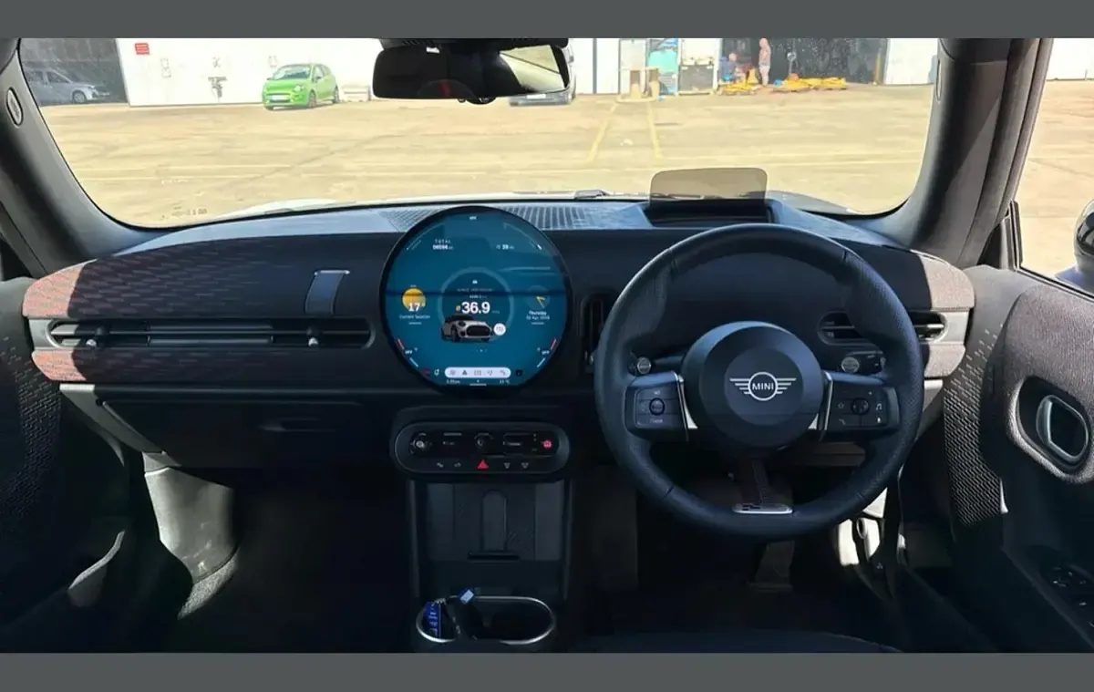 Używany Mini Cooper Sport 114 kW (156 KM) 2025 Srebrny Hatchback