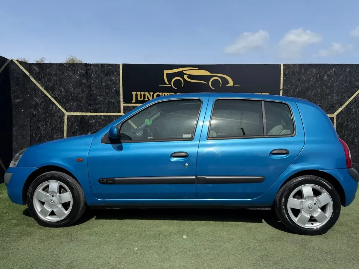 Second-hand Renault Clio II Privilege 2001 Albastru Hatchback