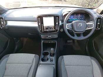 New Volvo XC40 Core 163 HP (119 kW) 2025 White SUV