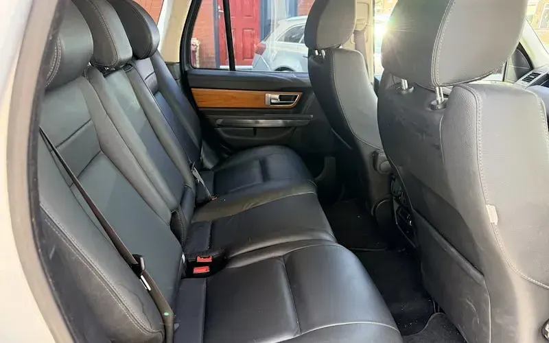 Used Land Rover Range Rover SE 258 HP (189 kW) 2011 Silver SUV
