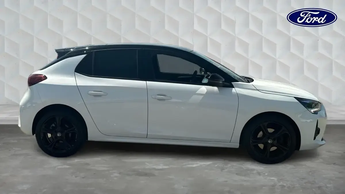 Used Vauxhall Corsa 99 HP (72 kW) 2023 White Hatchback