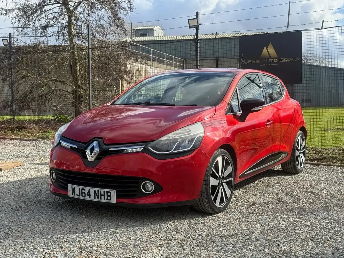 Used Renault Clio Dynamique 90 HP (66 kW) 2014 Red Hatchback