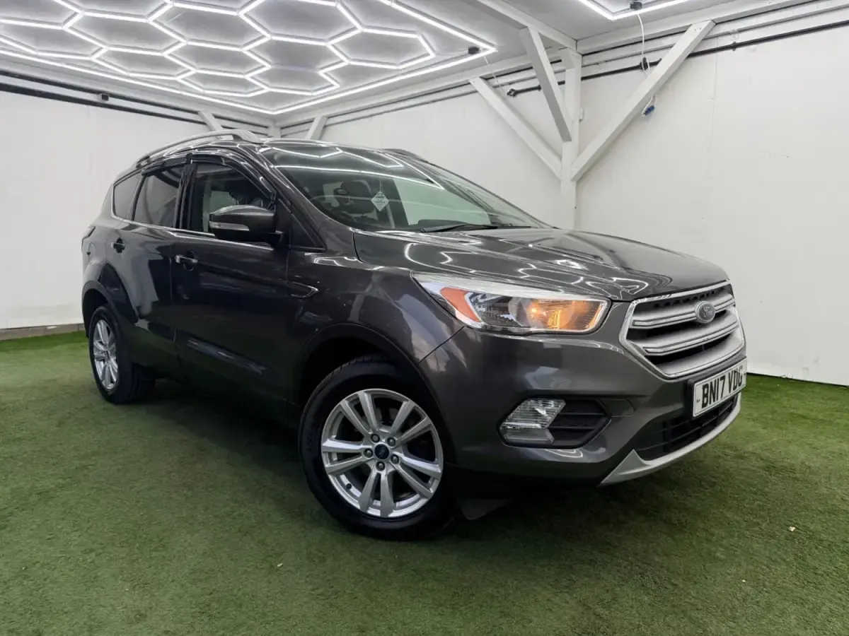 Begagnad Ford Kuga Zetec 2017 Grå SUV