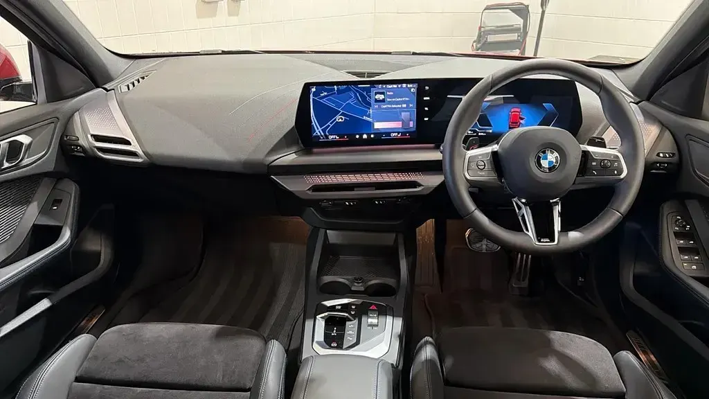 Usado BMW 120 M Sport 2025 Rojo Utilitario