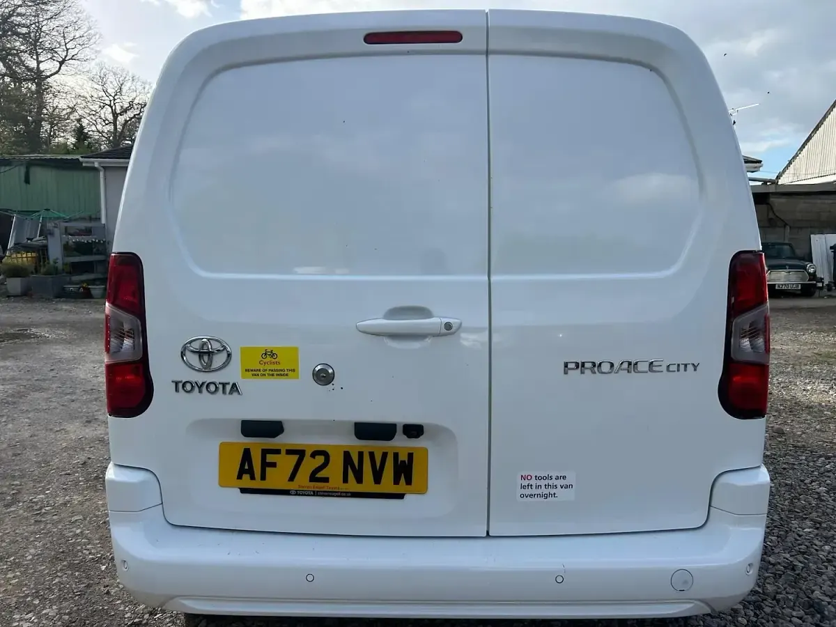Used Toyota Proace Design 120 HP (88 kW) 2022 White MPV