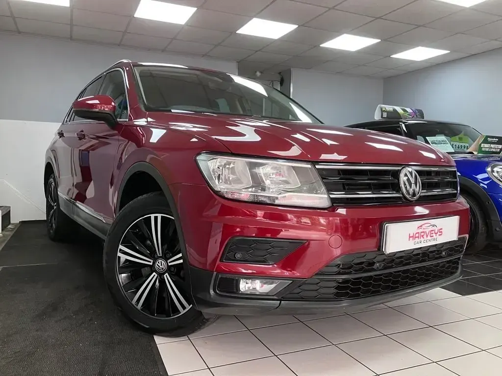 Used VW Tiguan SE 190 HP (139 kW) 2017 Red SUV