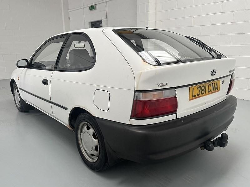Used Toyota Corolla XLi 1993 White Hatchback