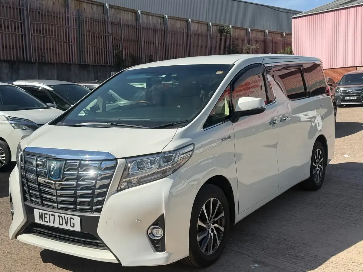 Usado Toyota Alphard Executive 180 CV (132 kW) 2017 Blanco Monovolumen