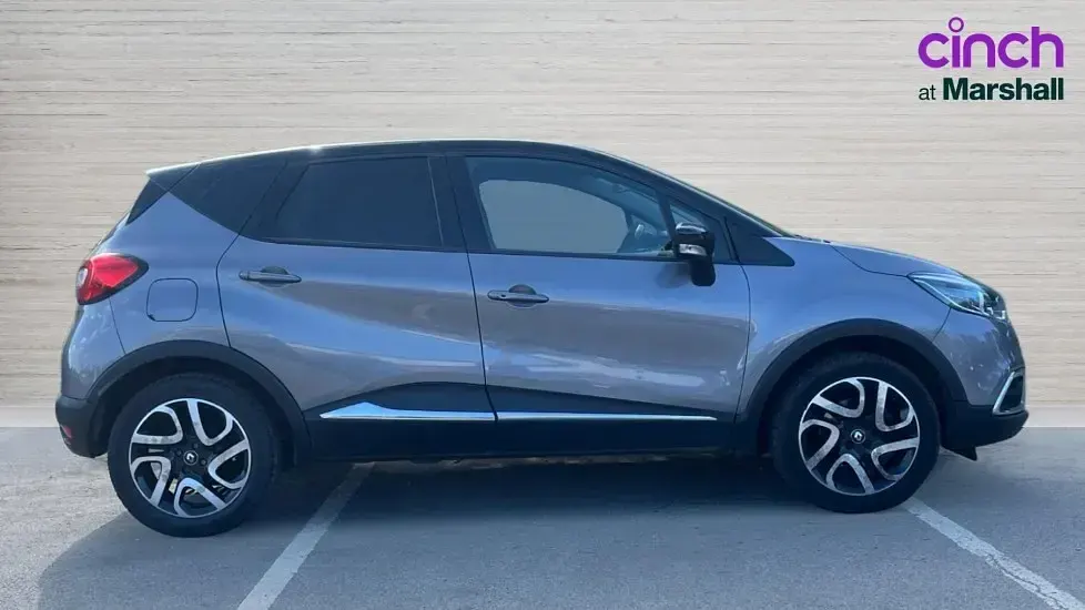 Usado Renault Captur Dynamique 110 HP (80 kW) 2017 Cinzento SUV