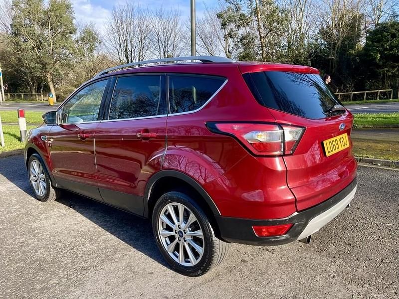 Used Ford Kuga Titanium 150 HP (110 kW) 2019 Red SUV