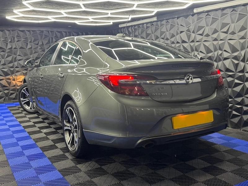 Used Vauxhall Insignia Edition 140 HP (102 kW) 2016 Grey Hatchback