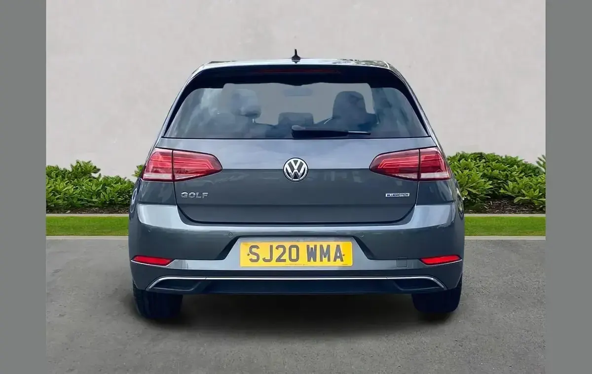 Używany VW Golf VIII Edition 130 KM (95 kW) 2020 Szary Hatchback