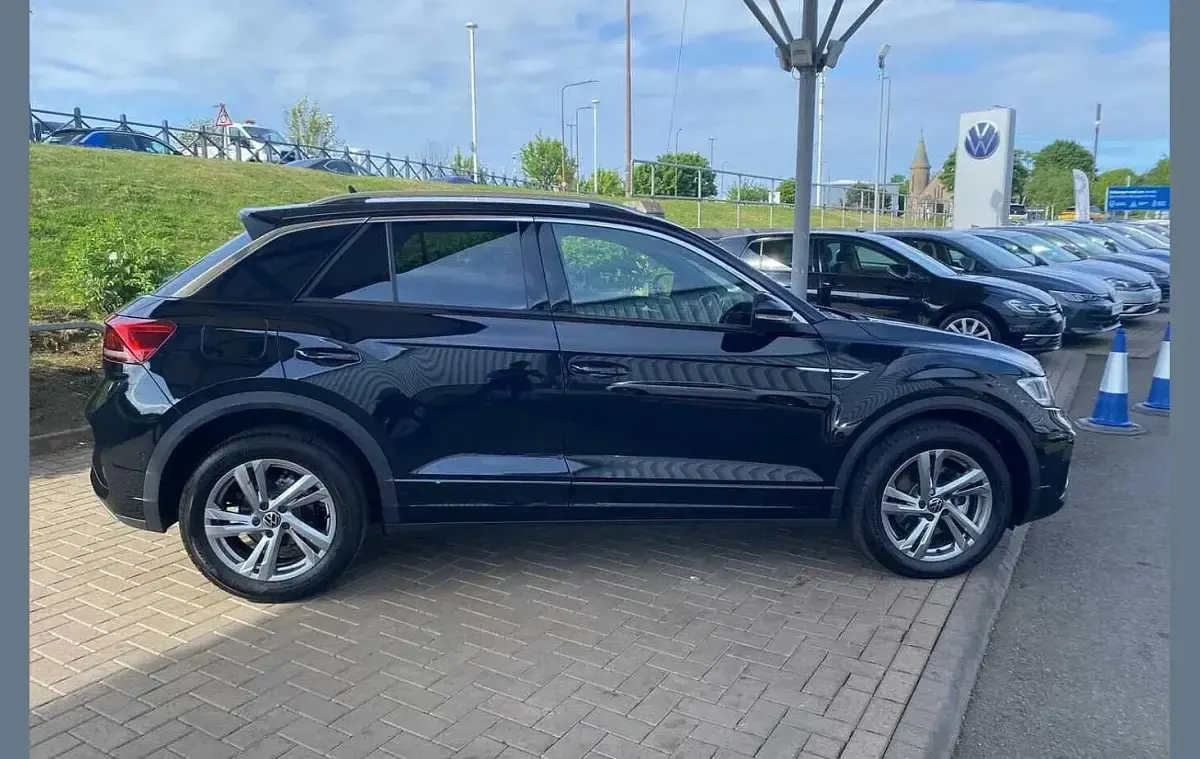 Used VW T-Roc R-line 150 HP (110 kW) 2025 Black SUV