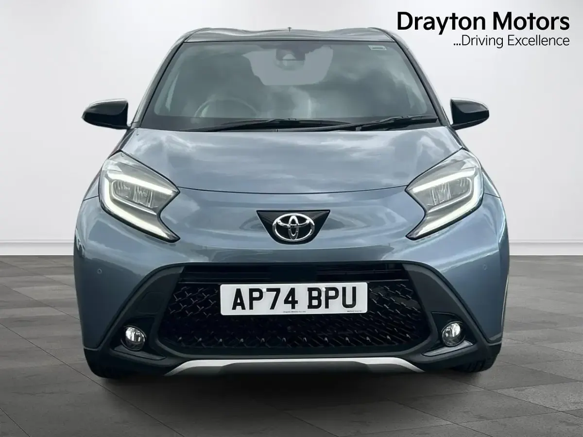 Begagnad Toyota Aygo X 72 HK (52 kW) 2024 Grå SUV