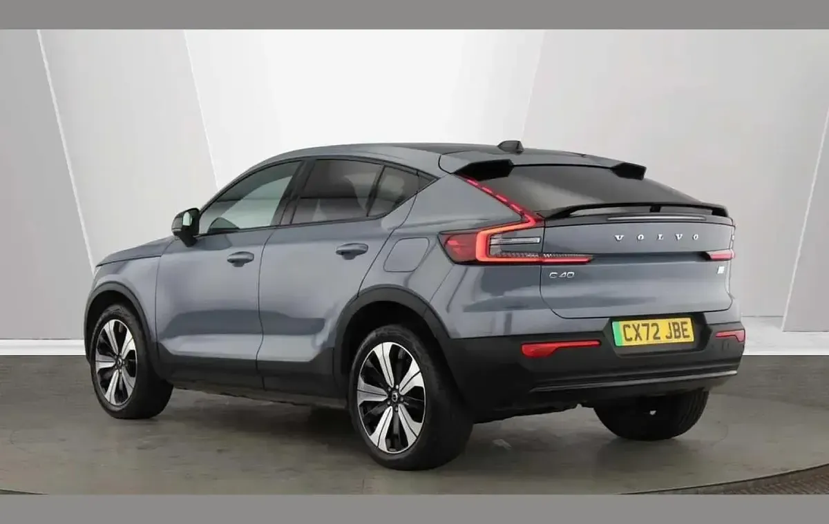Usado Volvo C40 Core 169 kW (231 HP) 2022 Cinzento SUV