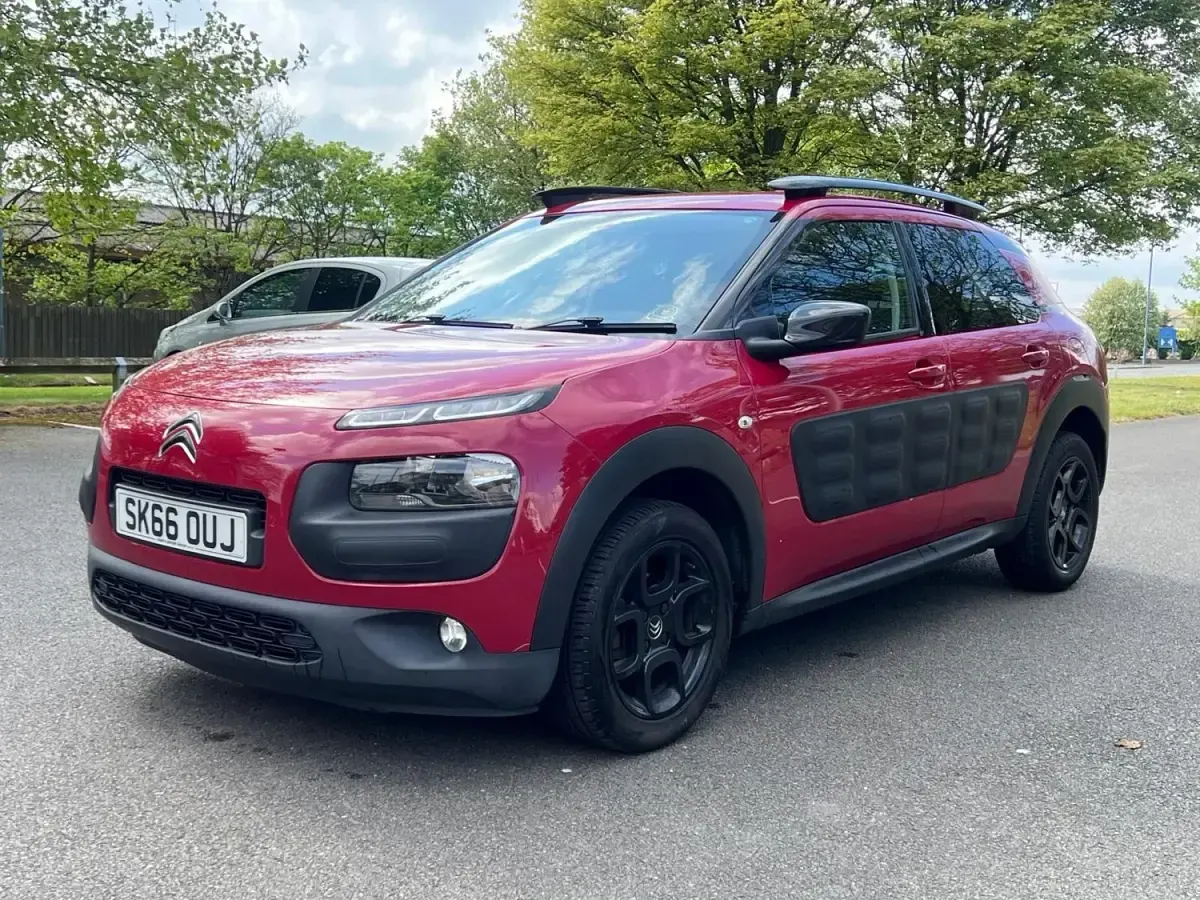 Used Citroën C4 Cactus Feel 82 HP (60 kW) 2016 Red Hatchback