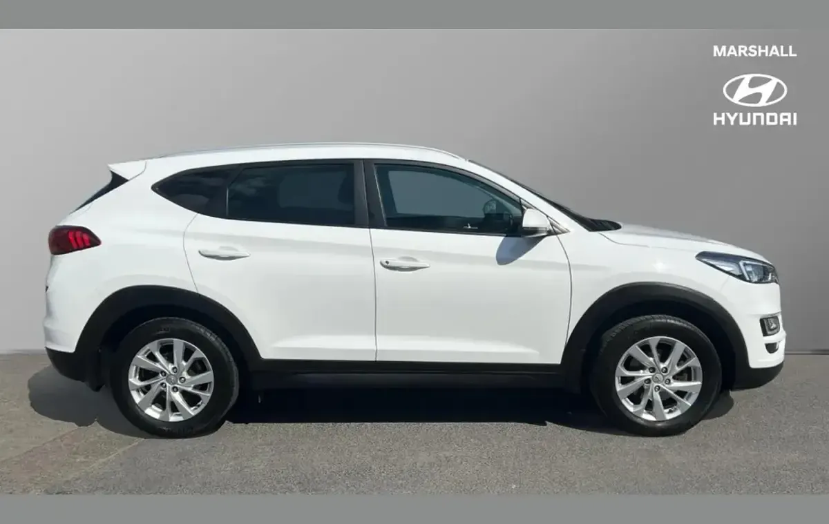 Used Hyundai Tucson SE 129 HP (94 kW) 2019 White SUV