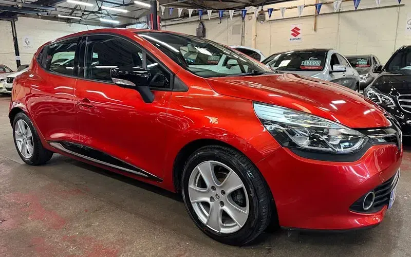 Used Renault Clio Dynamique 73 HP (53 kW) 2015 Hatchback