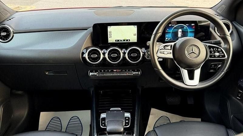 Used Mercedes B200 2020 Red MPV