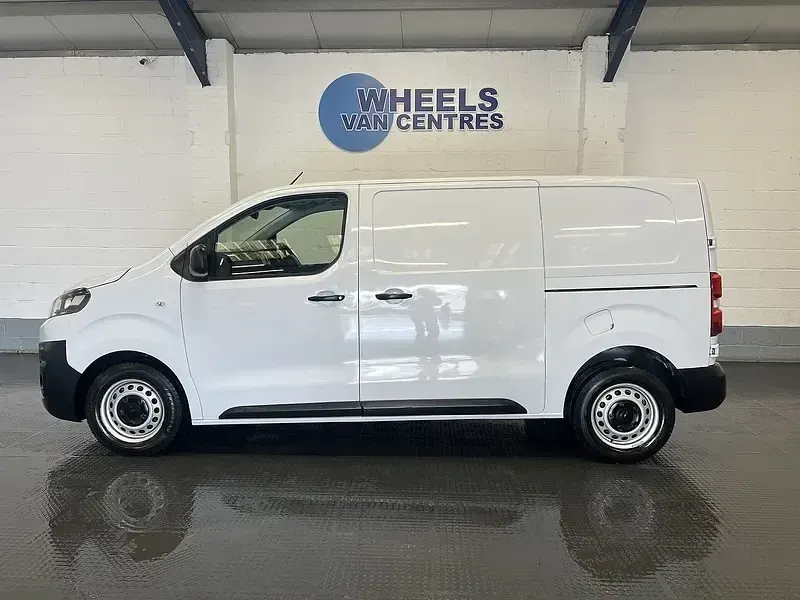 Used Citroën Dispatch 100 HP (73 kW) 2023 White MPV