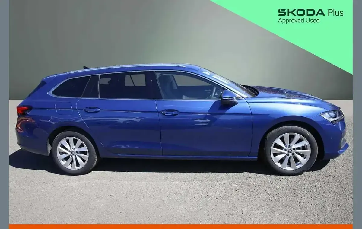 Used Skoda Superb SE Technology 150 HP (110 kW) 2025 Cobalt blue metallic Estate