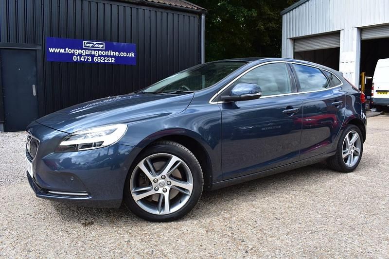 Blue Used 2016 Volvo V40 Inscription Estate | £11,995 (Fair price) - Image 1/4