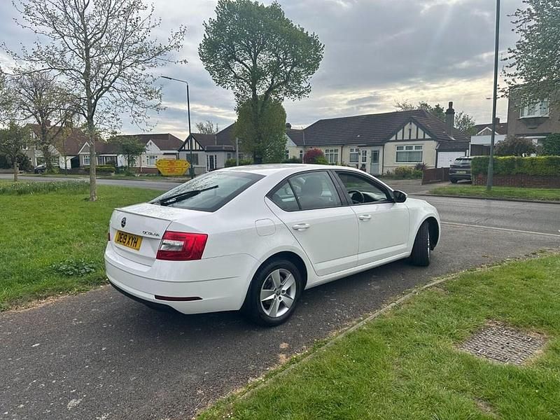Used Skoda Octavia SE Technology 150 HP (110 kW) 2019 White Hatchback