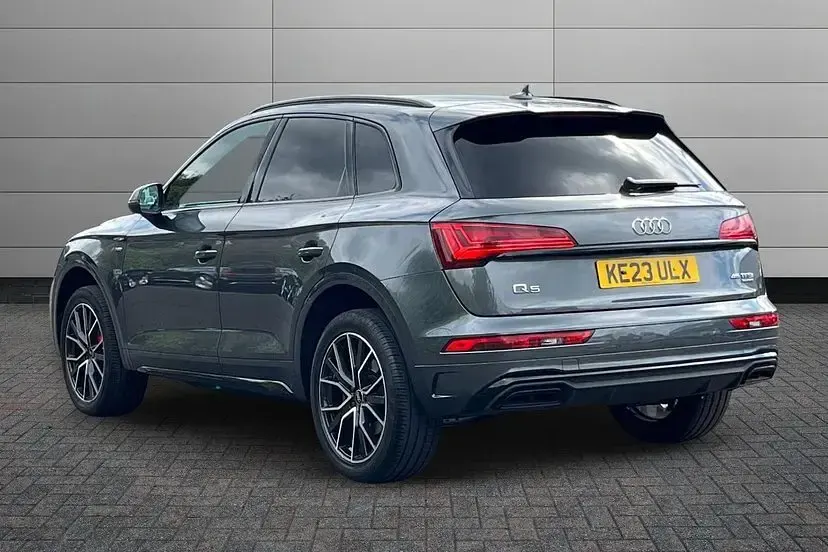 Used Audi Q5 Comfort 261 HP (191 kW) 2023 Daytona grey SUV