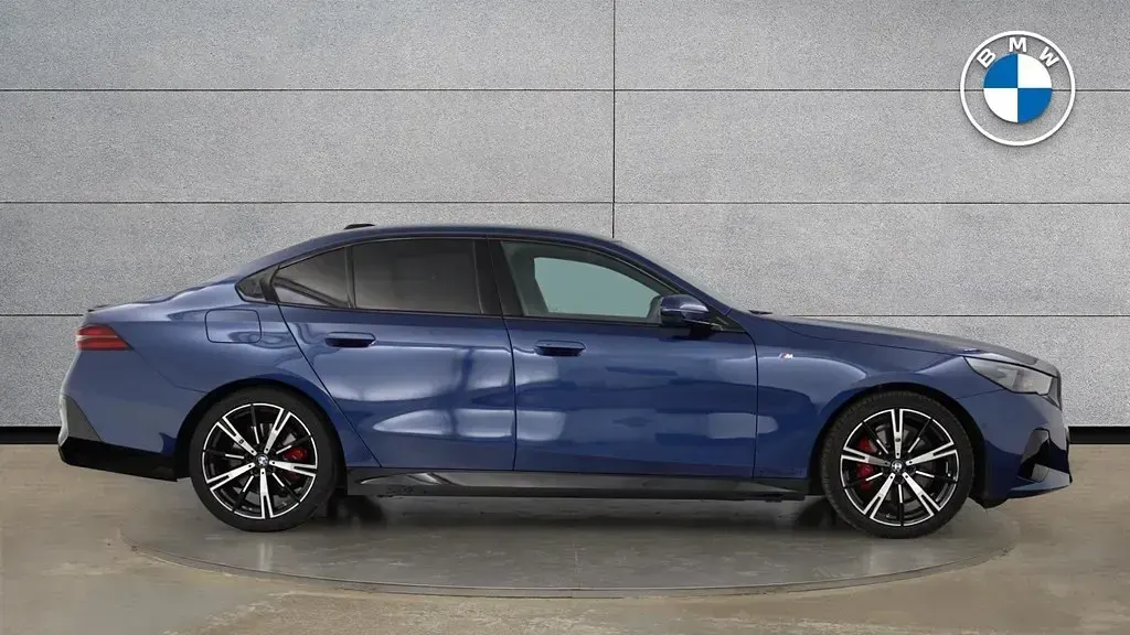 Used BMW 520 M Sport 205 HP (150 kW) 2025 Blue Sedan