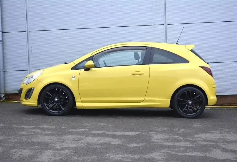 Used Vauxhall Corsa Edition 85 HP (62 kW) 2012 Yellow Hatchback