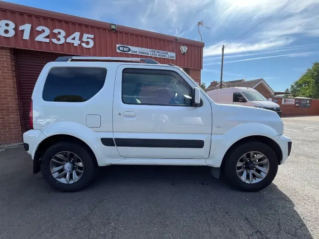 Used Suzuki Jimny SZ4 85 HP (62 kW) 2017 White SUV