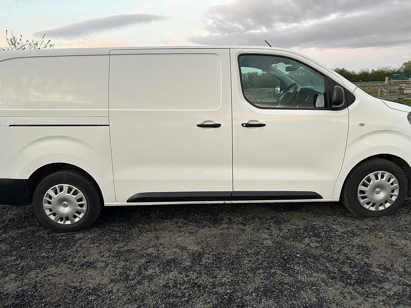 Used Vauxhall Vivaro 100 HP (73 kW) 2020 White MPV