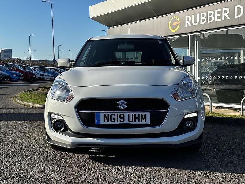 Used Suzuki Swift 90 HP (66 kW) 2019 White Hatchback