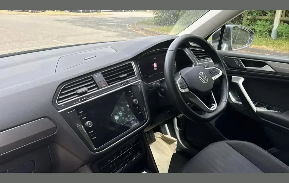 Used VW Tiguan Allspace Life 150 HP (110 kW) 2024 Black SUV