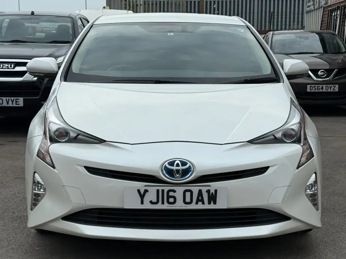 Usado Toyota Prius Active 140 CV (102 kW) 2023 Blanco Berlina