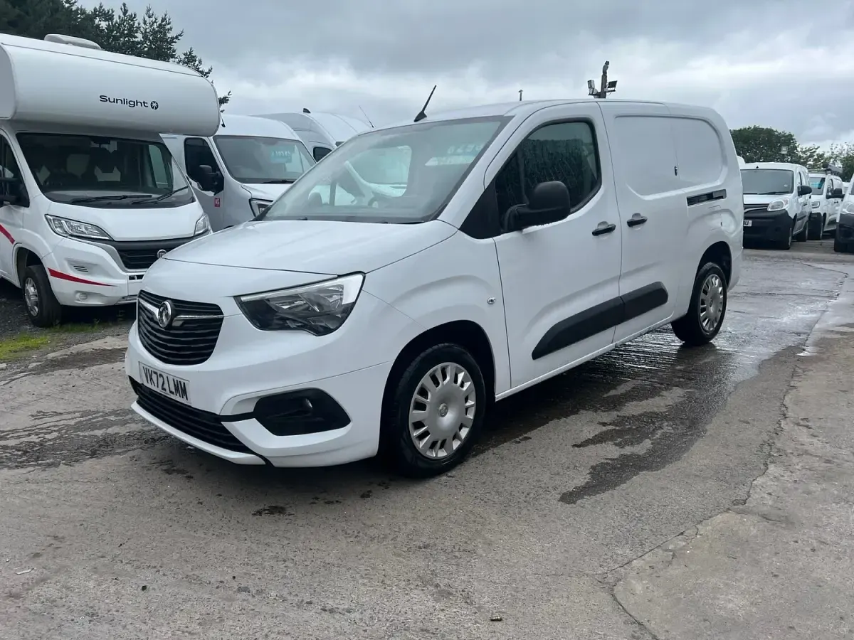 Used Vauxhall Combo Sportive 100 HP (73 kW) 2022 White MPV