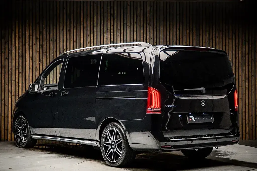 Usado Mercedes V220 AMG line 163 HP (119 kW) 2022 Preto Monovolume
