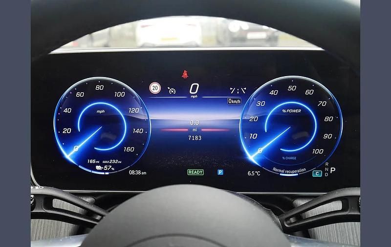 Usado Mercedes EQE350 AMG line 214 kW (292 HP) 2025 Prateado Sedan