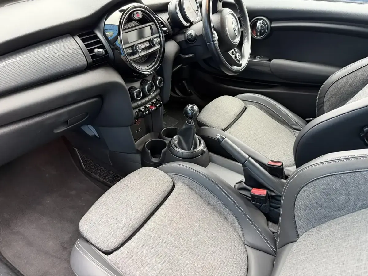 Usado Mini Cooper Hatch 136 CV (100 kW) 2014 Negro Utilitario