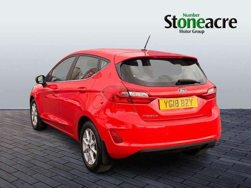 Used Ford Fiesta Zetec 100 HP (73 kW) 2018 Red Hatchback