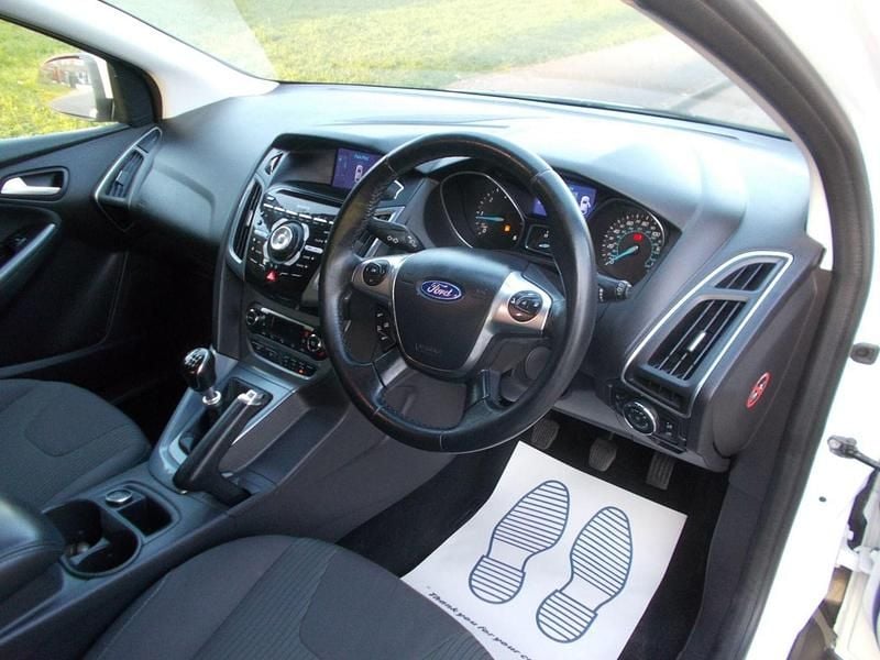 Used Ford Focus Titanium 115 HP (84 kW) 2013 White Hatchback
