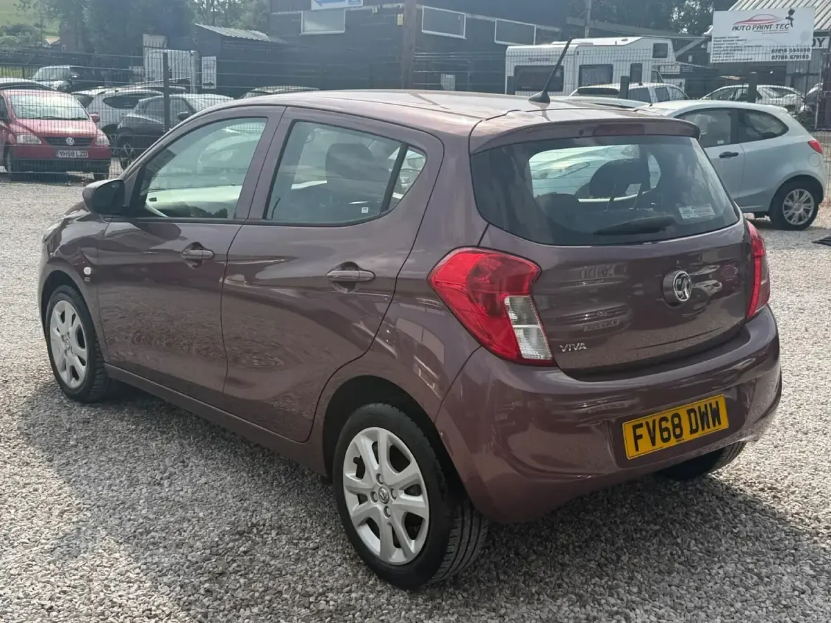 Used Vauxhall Viva 73 HP (53 kW) 2018 Red Hatchback
