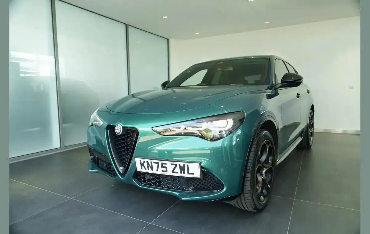 Used Alfa Romeo Stelvio 280 HP (205 kW) 2025 Montreal green SUV