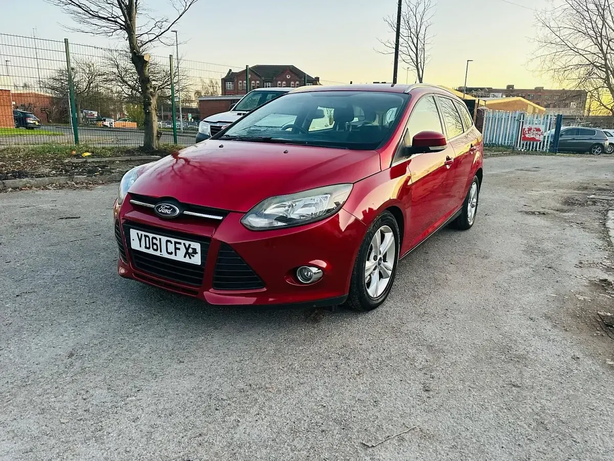 Used Ford Focus Zetec 2011 Red Estate