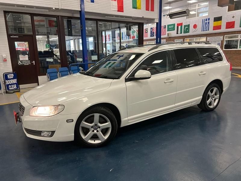 Used Volvo V70 150 HP (110 kW) 2016 White Estate