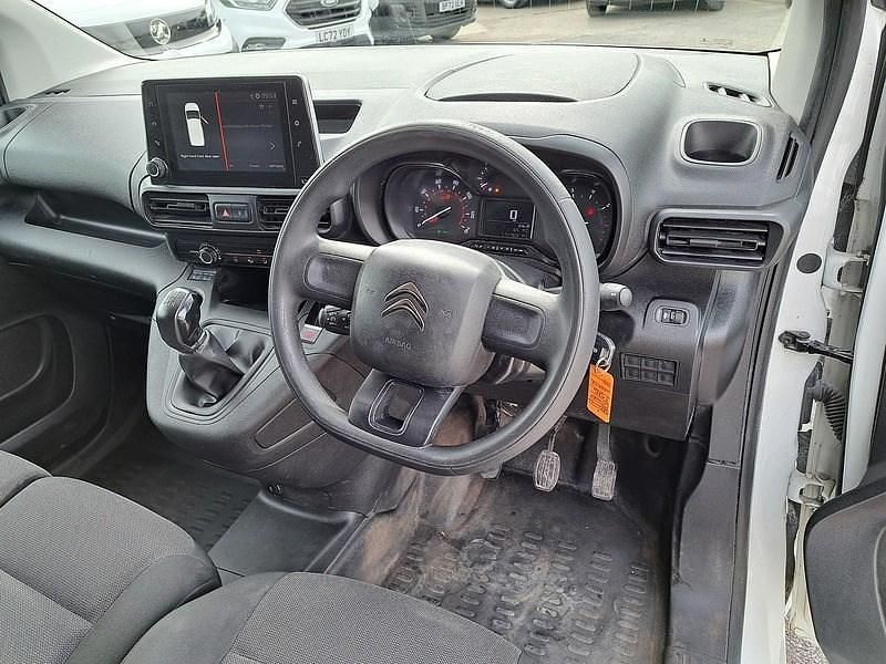 Used Citroën Berlingo Start 75 HP (55 kW) 2020 White MPV