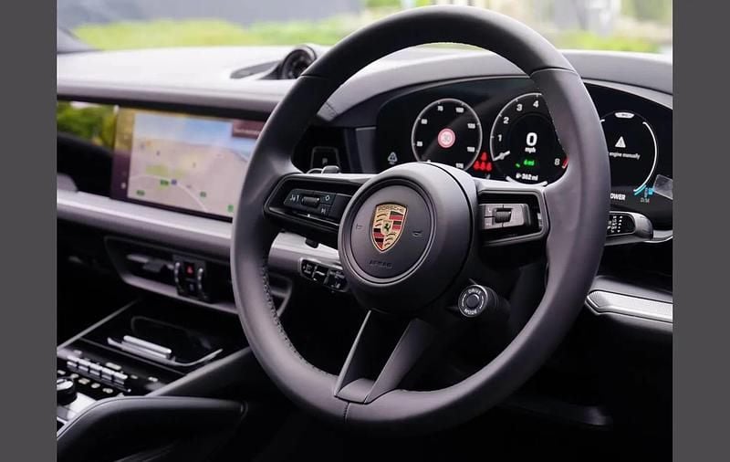 Used Porsche Cayenne 464 HP (341 kW) 2025 Black SUV