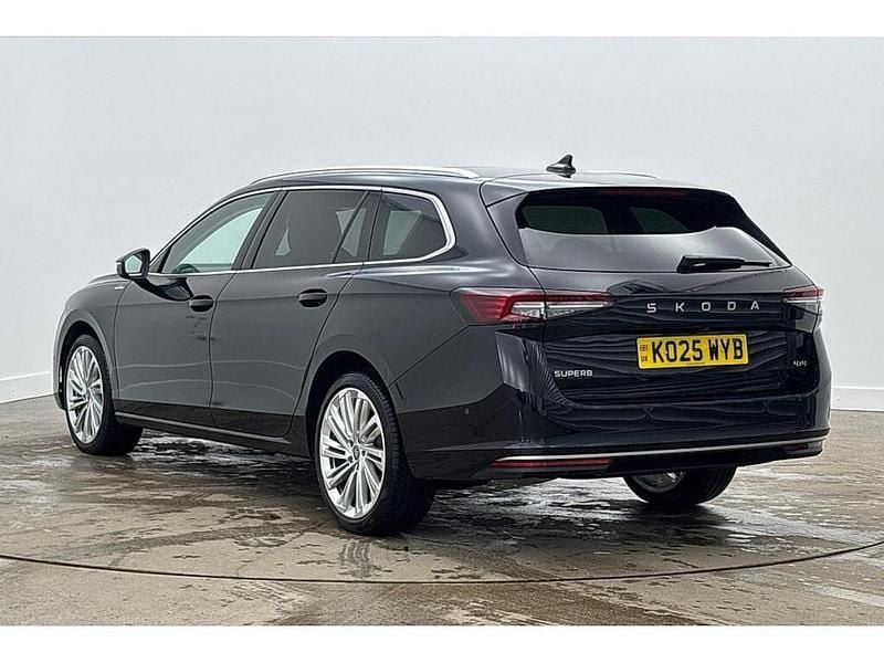 Used Skoda Superb LAURIN & KLEMENT 190 HP (139 kW) 2025 Midnight black metallic Estate
