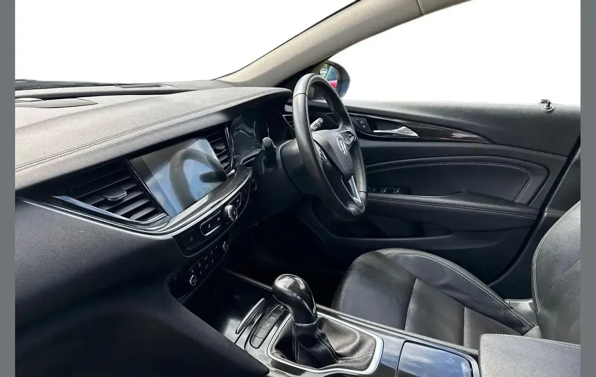 Used Vauxhall Insignia Elite 170 HP (125 kW) 2018 Silver Estate