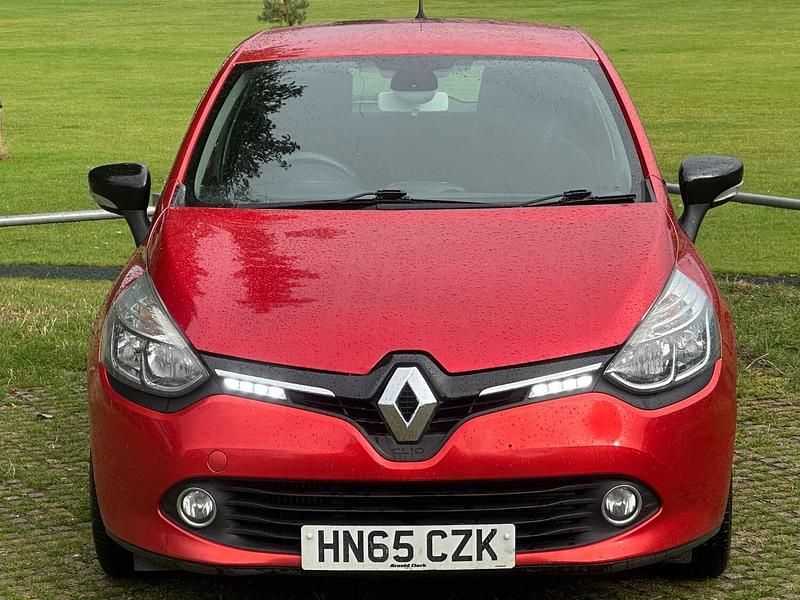 Used Renault Clio IV Dynamique 90 HP (66 kW) 2015 Red Hatchback